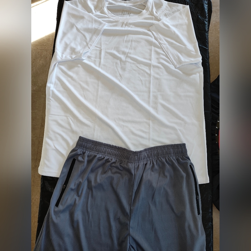 Men's Athletic White T-Shirt and Gray Shorts Set - Picture 2 of 3